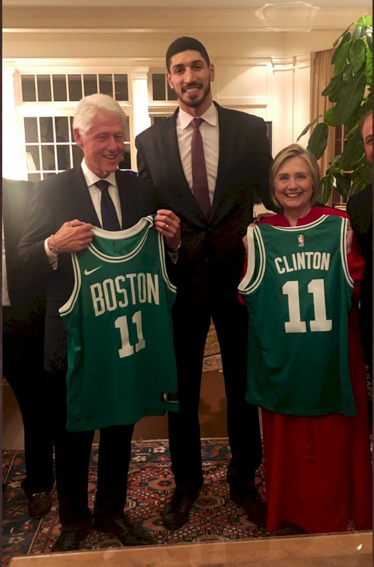  /></p><p><em><strong>“Ne var bunda,herkes gibi atandığı yere gider yeni görevine başlar”</strong></em> diyorsanız yanılıyorsunuz zira kendisinin bir yere gittiği yok tayini “Birden bire” duruyor ve kendisi hala bu kayyum kararlarını veren Ankara 9.Sulh Hukuk Mahkemesi Başkanı olarak görevine devam ediyor…</p><p>Bu arada Türk Hava Kurumu da aslında bünyesindeki çok sayıda mal varlığı ile dikkat çeken ve hatta geçtiğimiz günlerde milyonlarca TL değerindeki onlarca gayrimenkulü satışa çıkartılan bir kurum…</p><p>Tesadüf işte…</p><p>Neyse devam edelim efendim…</p><p>Normalde yasa gereği yönetimi görevden alınan bir derneğe 7 gün içerisinde kayyum atanması gerekirken kayyum bu yasal süreden çok çok sonra ancak 25.05.2021’de atanıyor.</p><p>Atanan kayyum da gerçekten evlere şenlik efendim:</p><p><strong>Kayyum olarak atanan heyetin “BAŞKANI” Orhan Karagöz… Orhan Karagöz ASKİ’de pompa teknikeri olarak çalışmakta…</strong></p><p><strong>Ancak Orhan Karagöz’ün önemli bir özelliği var… Kendisi Engelli Yaşlı Genel Müdürü Orhan Koç ve İçişleri Bakanı Süleyman Soylu’nun danışmanı Mazhar Yıldırımhan’a son derece yakın bir isim…</strong></p><p><strong>Kayyum heyetinin bir diğer üyesi Hasan Altıntaş… Hasan Altıntaş ismini futbolseverler ve özellikle Ankaragücü camiası yakından tanıyorlar. Zira kulübün en başarısız yönetimlerinden birisi olarak geçtiğimiz yıl asırlık Ankaragücü Türkiye Süper Lig’den düşerken kendisi de yönetim kurulu üyesiydi.</strong></p><p><strong>Ama Hasan Altıntaş’ın daha önemli bir özelliği var… 15 sene boyunca Sağlık Bakanlığı’nda kayyum heyetinin başına atanan  başkan Orhan Karagöz’ün son derece yakın ilişkileri olan Engelli Yaşlı Genel Müdürü Orhan Koç ile birlikte çalışıyor sonrasında ise hoop Borsa İstanbul’a transfer oluyor. Ve kendileri hali hazırda Borsa İstanbul’un Kurumsal İletişim Direktörü görevini yapıyor…</strong></p><p><strong>Kayyum olarak atanan bir başka isim ise Salih Dereli…</strong></p><p><strong>Salih Dereli de İstanbul’da ikamet ediyor tıpkı Hasan Altıntaş gibi. Ama işte “VEREMLE SAVAŞ” sevdasından olacak ki Ankara Veremle Savaş Derneği kayyum üyeliği görevini kabul ediyor… “Peki Salih Dereli isminin bir özelliği yok mu?” diye sorduğunuzu duyar gibiyim… Olmaz mı efendim olmaz mı? Salih Dereli 1 yıl önce görevden alınan MASAK Başkanı Osman Dereli’nin kardeşi oluyor.</strong></p><p><strong>Siyami Aslan ise bir başka “Kayyum” heyeti üyesi… Tabii siz kendisinden sağlıkla ilgili bir kariyer bekliyorsunuz belki ama maalesef efendim Siyami Aslan Çubuk’ta çiftçilik ile uğraşıyor… “Arkadaş hiç mi sağlıkla alakası yok bu adamın nasıl kayyum olur?” derseniz 6 akrabası Ankara Veremle Savaş Hastanesi’nde çalışıyor yani hem derneğin ve doğal olarak ANKARA VEREMLE SAVAŞ DERNEĞİ’nin yöneticisi “Kayyum” olarak hem de 2 oğlu,2 gelini ve 2 yeğeni olmak üzere neredeyse komple tüm sülalesinin de işvereni pozisyonunda. Kendisinin işte sağlıkla alakası da bu…</strong></p><p><strong>Nasıl güzel mi? Güzeldir,güzeldir,devam edelim biz…</strong></p><p><strong>Kayyum heyetinde Gökhan Subaşı ismine rastlıyoruz… “Gökhan Subaşı kimdir ne yapar?” derseniz sahibi olduğu satılıkhastane.com isimli internet sitesi ile birlikte hastane alım satımı yapıyor!</strong></p><p><strong>Kayyum heyetinde eski yönetimden de 2 isim var Adnan Taşdemir ve Gazi Kılıç…</strong></p><p><strong>Bu arada Adnan Taşdemir “Yolsuzluk yaptınız” diyerek görevde alınan  yönetimin de üyesi!</strong></p><p><strong>Yani nasıl olmuşsa kendisi hem “Yolsuzlukla” suçlanarak görevden alınıyor, hem de kurumu düzgün yönetsin diye atanan kayyuma üye yapılıyor.</strong></p><p>Kayyumun diğer ismi ise Mehmet Sarı…Bu Mehmet Bey’in de sağlık ile nasıl bağı ve alakası olduğu bilinmiyor…</p><p><strong>Derneğe kayyum atanıyor tabii bizler,sizler de ne bekliyoruz kayyum derneği de hastaneyi de daha iyi yönetsin, düze çıkartsın… </strong></p><p><strong>Ama efendim bu “Kayyum” heyeti işi komple yanlış anlamış olacak ki işe “Kadrolaşmadan” başlıyor.</strong></p><p><strong>Kayyum olarak atandıkları gün derneğin toplamda 40 üyesi varken bunun 30’unu dernekten ihraç ediyorlar,yerine 80 tane kendi adamlarını yazıyorlar…</strong></p><p><strong>Bu arada hastane ve dernek için kayyum heyetinin başındaki Orhan Koç’un oğlunun sosyal medya şirketine işlerin paslanması için kulis çalışmaları tam gaz devam ediyor.</strong></p><p><strong>Şimdi efendim bu güzide “Kayyum” heyetini derneğimiz için organize eden isim İçişleri Bakanı Soylu’nun danışmanı olan Mazhar Yıldırımhan…</strong></p><p><strong>Mazhar Yıldırımhan’ın “Sağ kolu” pozisyonunda olan ve koordinasyonu sağlayan isim Orhan Koç…</strong></p><p><strong>Şimdi efendim sektör sağlık sektörü olur da, burada böylesi bir dernek olur bu dernekte böylesi bir rant olur da 5 gündür biz belgeli özel haberler yaptıkça kendisi mahkemeden jet hızı ile “Erişime engel” kararı çıkartan, ticaret dehamız(!) Raşirt Dinç ve kendisinin 92 bin TL vergi matrahı olsa da bir “KÜRSEL” firma olan (!) şirketi, Allah’ın “Yürü ya kulum” dediği firması RD GLOBAL’in bundan uzak durması mümkün olur mu?</strong></p><p>Tabii ki olmaz…</p><p>Şimdi bakın işin bu kısmı daha da enteresan…</p><p>***</p><p>Şimdi bu İçişleri Bakanı Süleyman Soylu’nun danışmanı Mazhar Yıldırımhan’ın “Sağl kolu” pozisyonunda olan Orhan Koç’un “Onursal Başkanlığını” yaptığı bir STK var, adı: SEDAFE… Bu SEDAFE içerisinde yaklaşık 15’e yakın dernek bulunduran bir Konfederasyon ve tabii ki sağlık alanında faaliyet gösteriyor.</p><p><strong>Peki bu güzide derneğimizin başkanı kim dersiniz? ANKARA VEREMLE SAVAŞ DERNEĞİ Kayyum heyetinin başına atanan ASKİ’de teknikerlik yapan Orhan Karagöz!</strong></p><p><strong>Şimdi burada gerek Mazhar Yıldırımhan’ın gerekse de Orhan Koç’un RD GLOBAL’in sahibi Raşit Dinç ile yakın ilişkileri var…</strong></p><p><strong>Ankara Balgat’ta bulunan Vasfi Usta isimli ünlü restoranın VIP bölümünde görüşmelerini yapıyor Orhan Koç ile Raşit Dinç… Hatta şu detayı da verelim RD GLOBAL’in devletin sırtından fazladan para kazanmasını sağlayacak SUT listesine alınıp,rakiplerinin listeden çıkartılması da yine bu restoranda yenilen bir yemekten 4 gün sonra gerçekleşiyor…</strong></p><p>Neyse böyle “Önemsiz” detaylar ile canınızı sıkmayıp devam ediyoruz…</p><p>Şimdi bu Raşit Dinç hazır önü açılmışken,depara kalkmışken bir de Cumhurbaşkanı’nın uçağına binse süper olacak. Ama bunun için de sadece iş adamı olmak yetmiyor işte bir unvan falan lazım…</p><p>Aman efendim Orhan Koç bunu da organize ediyor…</p><p>Şimdi SADEFE isimli bir STK var demiştik ya…</p><p>İşte bu SADEFE isimli STK bünyesindeki 15 dernekten 5’i “Emaneten” ayrılarak SADEF isimli bir Konfederasyon kuruyorlar.</p><p>Başkanı da kim oluyor dersiniz? Bingo! RD GLOBAL’in sahibi Raşit Dinç!</p><p>Şimdi muhteşem ticari dehamız Raşit Dinç oluyor mu size bir de “Konfederasyon Başkanı” PR’ın dibine vuruluyor…</p><p>Haberler çıkıyor ardı ardına “Raşit Dinç’in başkanı olduğu SADEF Uluslararası tıp fuarı düzenlendi” diye halbuki bu fuarlar öyle bilimse tıp kongreleri falan değil,bildiğiniz medikal şirketlerini bir araya getirip iş bağlama fuarları!</p><p>Ee, tabii İçişleri Bakanı Süleyman Soylu’nun danışmanı Mazhar Yıldırımhan ve kendisine en yakın isimlerden Orhan Koç İçişleri Baklanı Soylu’nun kuzeninin yönetim kurulu üyesi olduğu RD GLOBAL ve sahibine yardımcı olmayacak da kime yardımcı olacak değil mi?</p><p>Şimdi gelelim işin son aşamasına…</p><p>Hani bu ANKARA VEREMLE SAVAŞ DERNEĞİ’nin “Enkaz” halindeki hastanesi vardı ya… Bu güzide “Kayyum” heyetimizden biz kamu yararına hastaneyi ayağa kaldırmasını, işler hale getirmesini beklerken ne yapıyor dersiniz? Hoop ilk icraat hastaneden 50 kişinin işine son verip, hastaneyi de kapatıyor!</p><p><img data-lazyloaded=