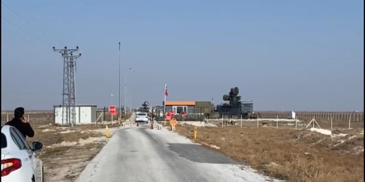 KONYA'DA 'TURK YILDIZLARI' GOSTERI EKIBINE AIT F-5 TIPI UCAGI KUS CARPMASI ILE MOTORLARININ DURMASI SONUCU KAZA KIRIMA UGRADI, PILOT UCAKTAN ATLAYARAK SAG KURTULDU. FOTO: KONYA-DHA