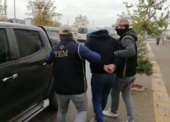 GAZIANTEP'TE POLIS EKIPLERI TARAFINDAN DEAS TEROR OR3UTUNE YONELIK OPERASYON BASLATILDI. 14 SUPHELI HAKKINDA GOZALTI KARARI VERILEN OPERASYONDA BAZI SUPHELILER YAKALANDI.
FOTO: GAZIANTEP - DHA